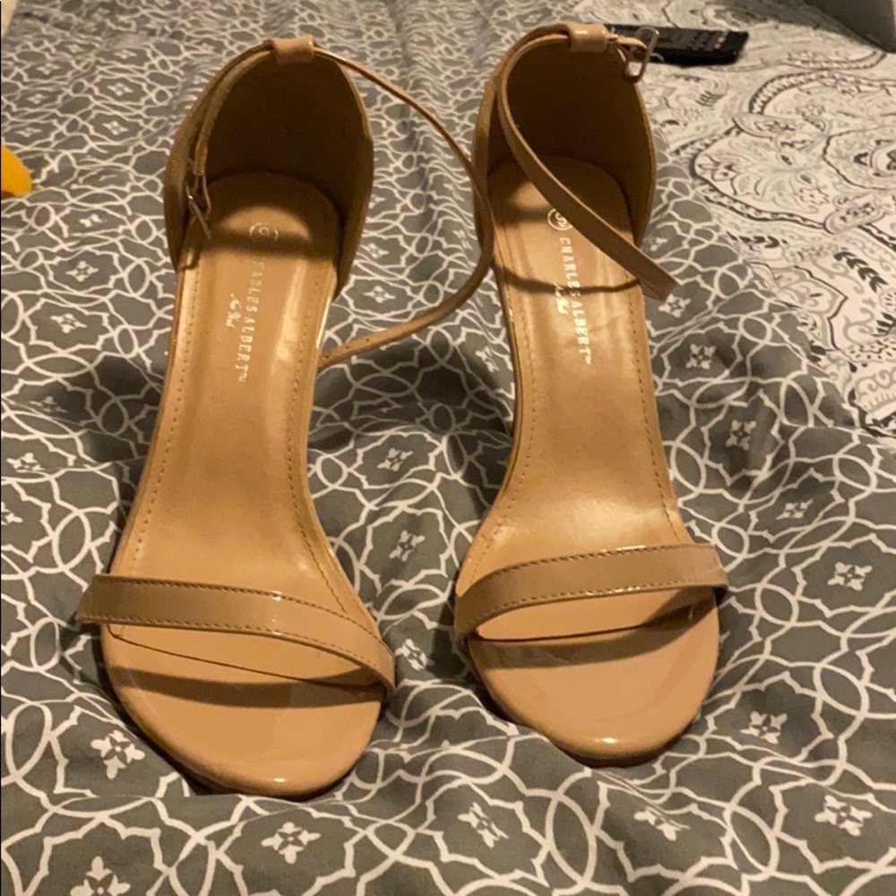 Charles Albert nude heels